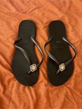 Havaianas Women's Black Flip Flop Sandals with Rhinestone Medallion